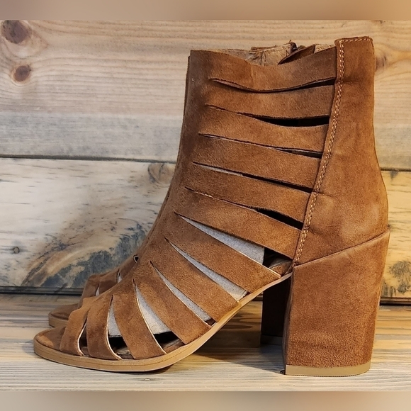 Dina True women's tan strappy open toe heels size 6.5 A26 - Picture 3 of 10